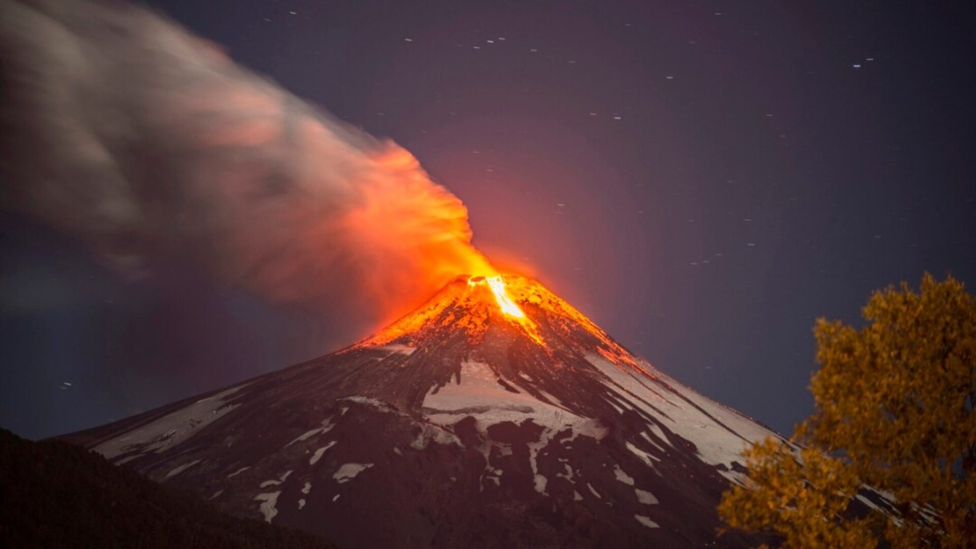 Erupcja wulkanu w Chile. Fot. VOA.