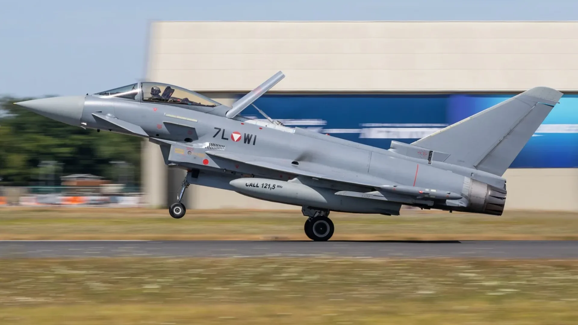 Eurofighter EF-2000 Typhoon. Fot. Fly a jet fighter.