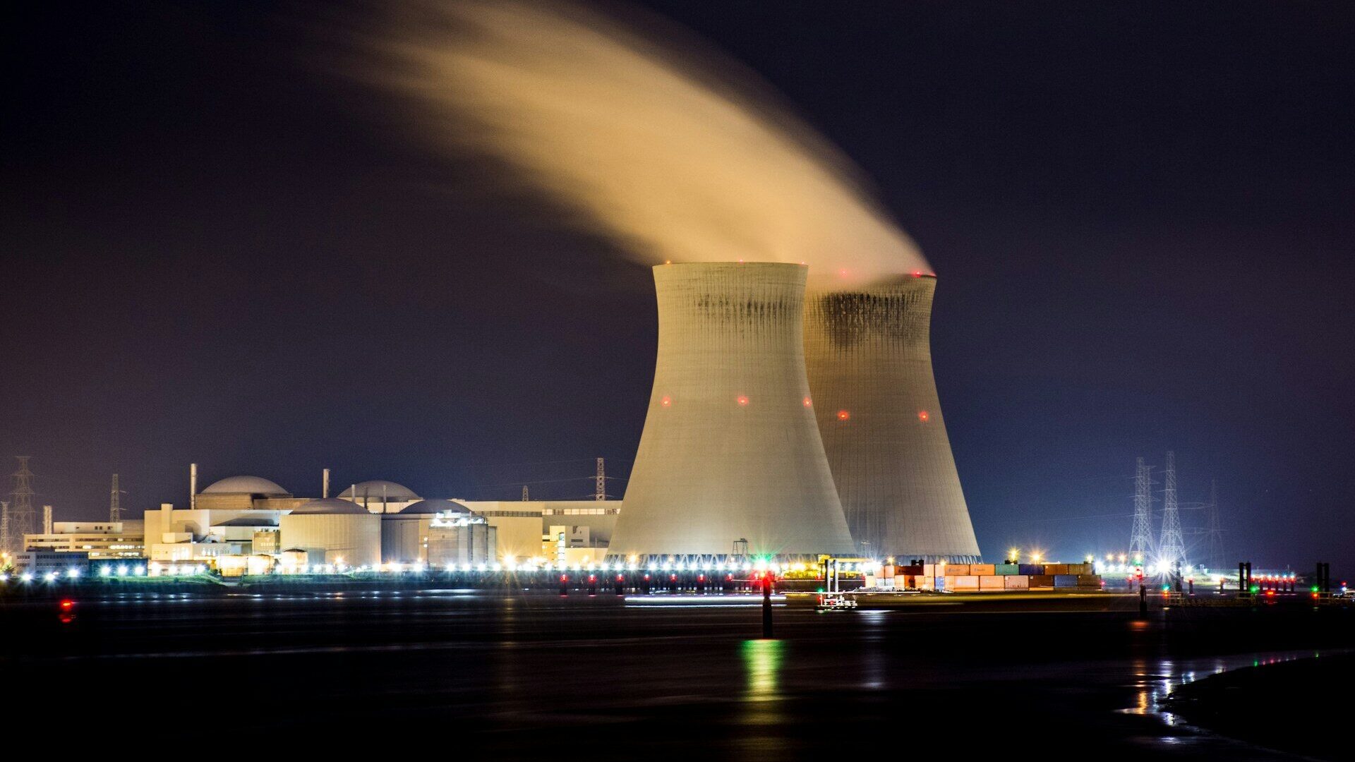 Elektrownia jądrowa. Fot. Unsplash.
